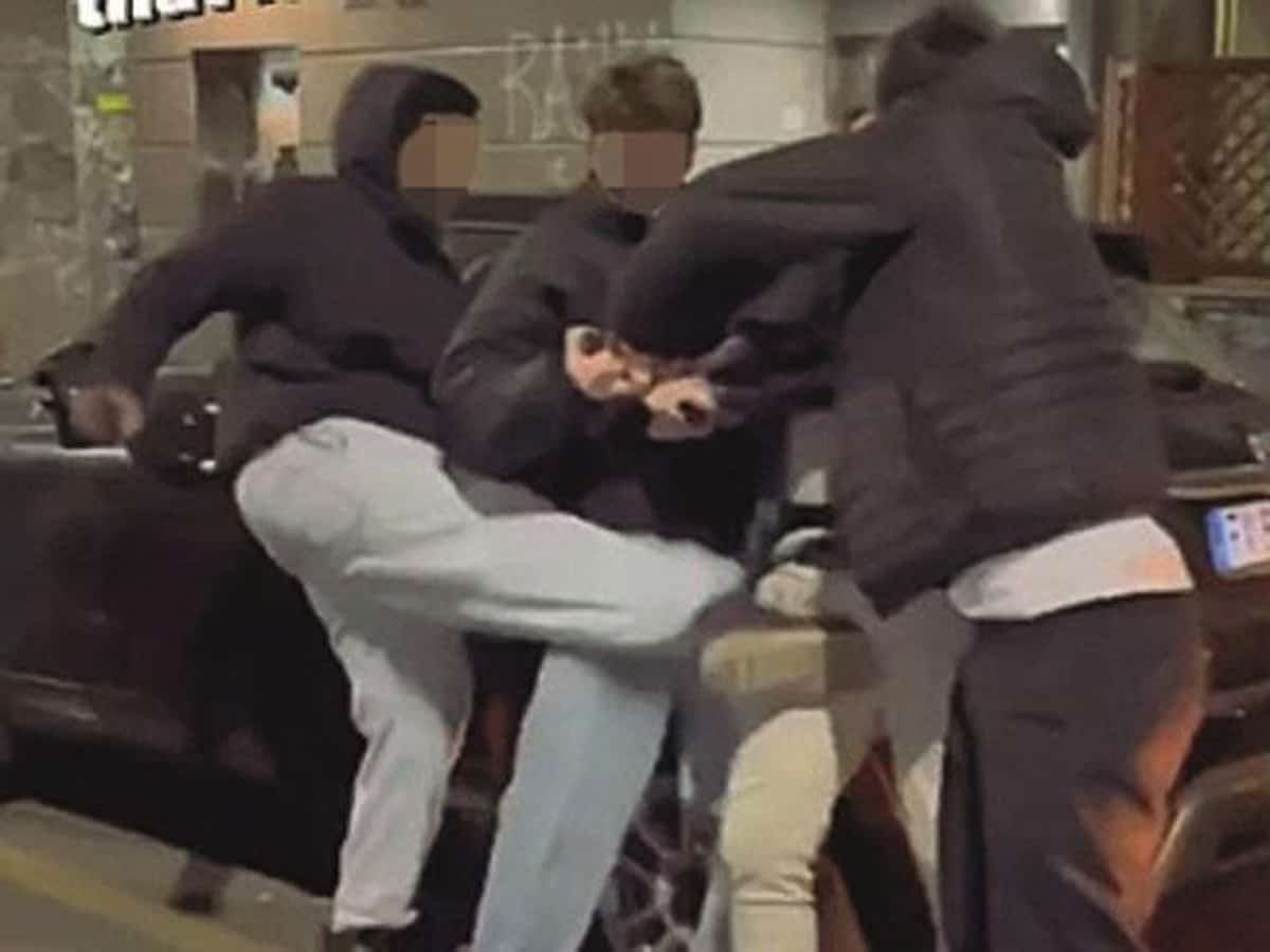 Milano vigile urbano aggredito