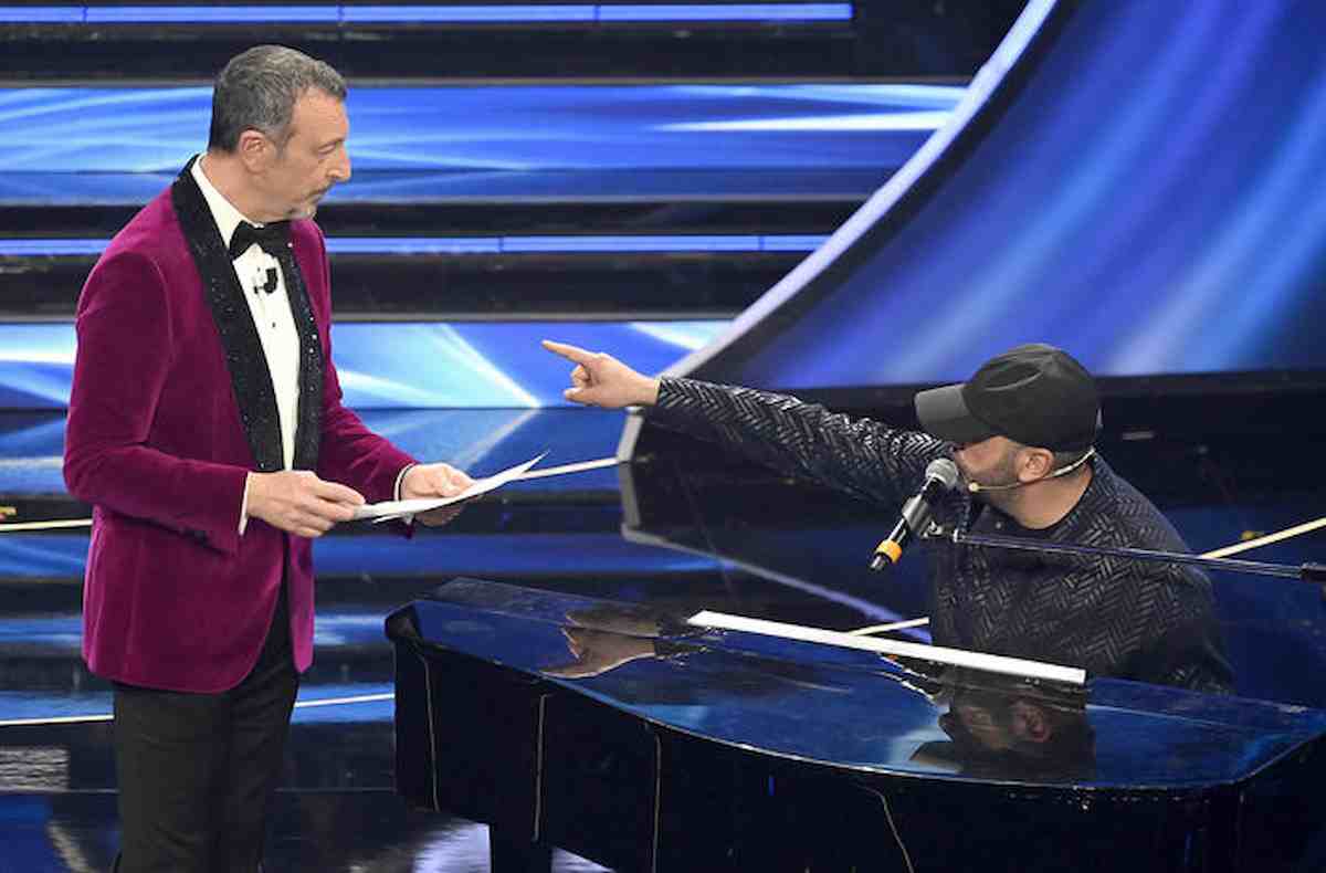 Checco Zalone con Poco Ricco a Sanremo 2022: vincitore morale del Festival VIDEO