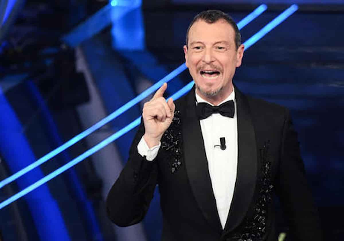 Finale Sanremo 2022, la scaletta della quinta serata: Sabrina Ferilli, Marco Mengoni e l'omaggio a Raffaella Carrà