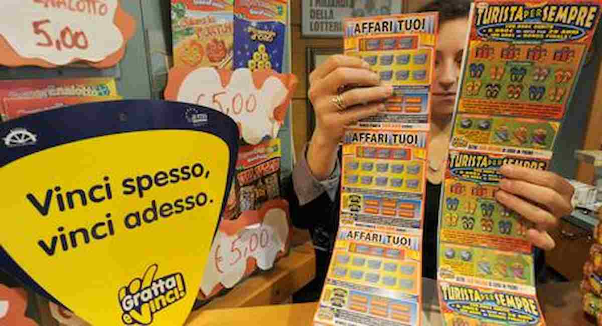 Terni, con un Gratta e Vinci da 10 euro vince 2 milioni di euro. Il tabaccaio: "E' un giovane filippino"