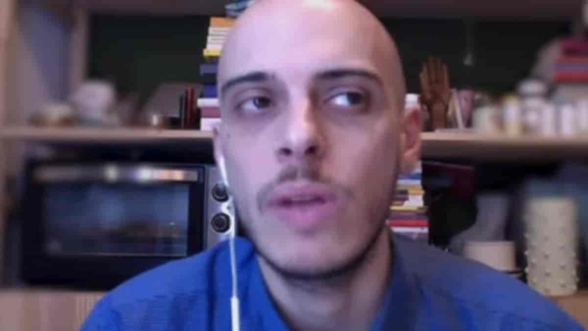 Jonathan Bazzi chi è, età, malattia, madre, compagno, Instagram, vita privata, biografia dello scrittore