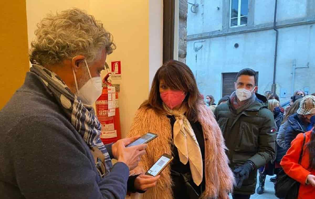 Enrico Lo Verso, l'attore che controlla i Green Pass del pubblico prima dello spettacolo