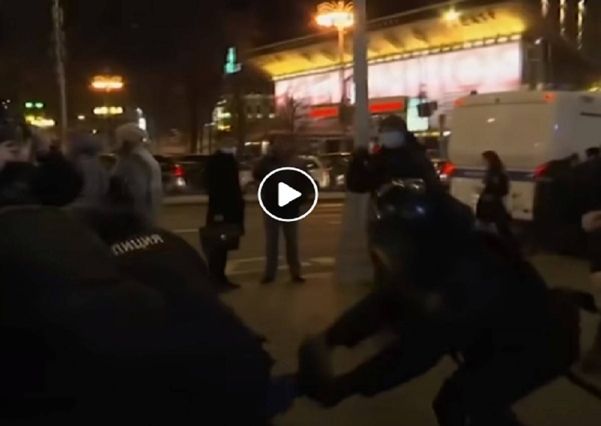 russia polizia arresta