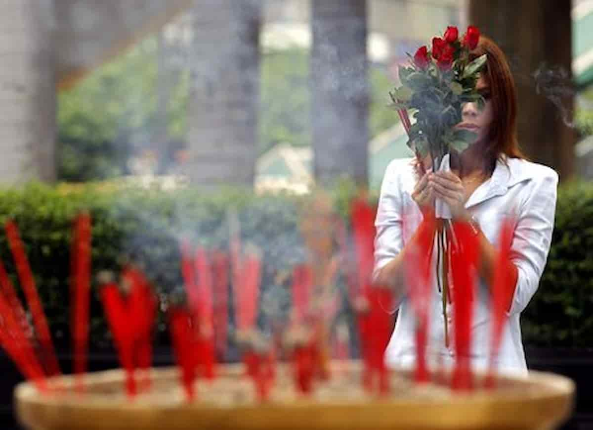 San Valentino, in Thailandia le coppie esortate a indossare le mascherine durante i rapporti ed "evitare posizioni frontali"