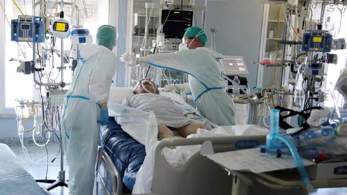 Covid, "l'influenza" che è la terza causa di morte dopo tumori e cardiopatie