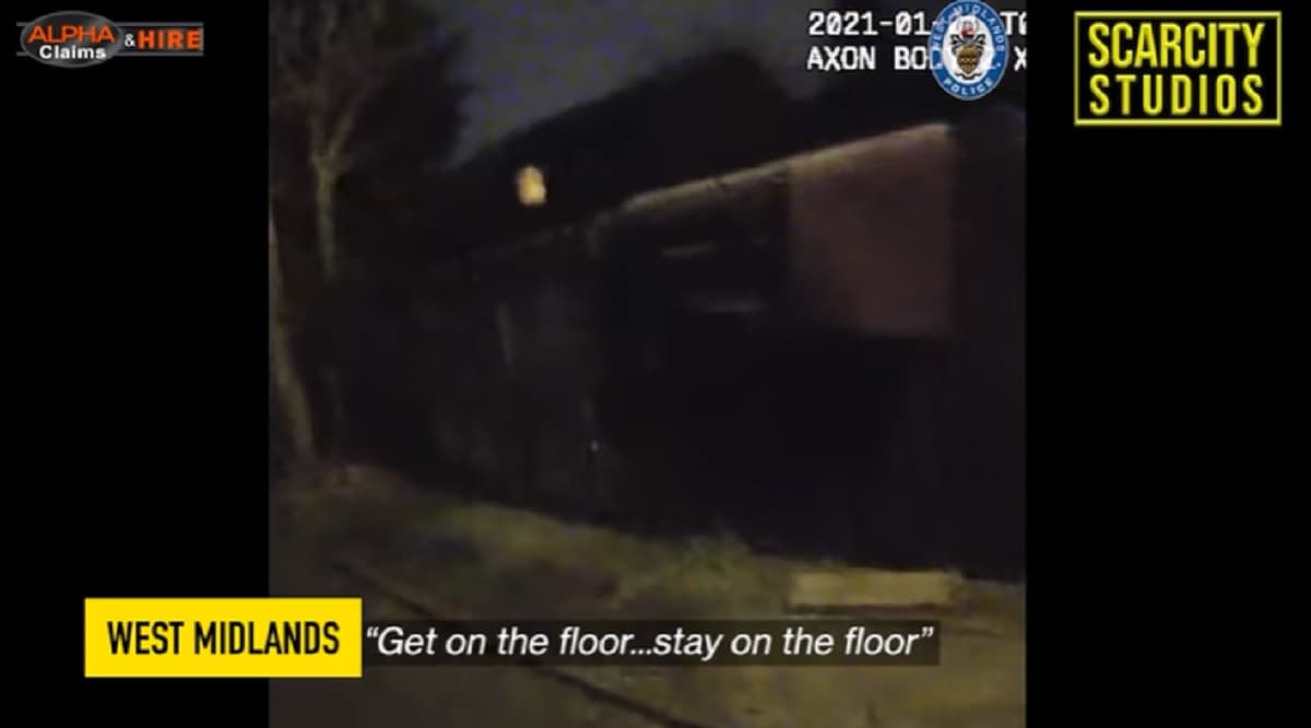 Birmingham, si filma mentre guida e beve vodka: poi si schianta e muore VIDEO