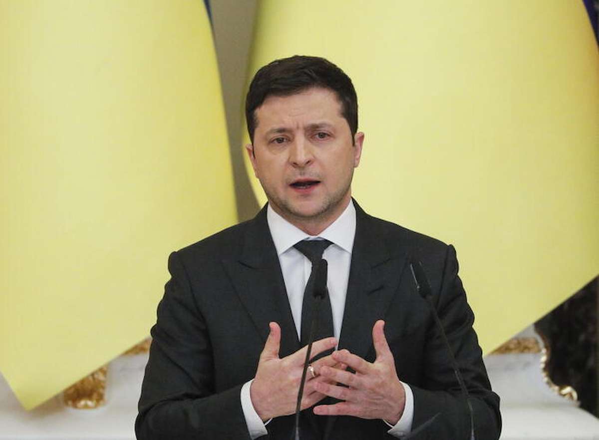 Russia-Ucraina: Zelensky chiede a Putin di trattare, il Papa "preoccupato" fa visita all'ambasciatore russo