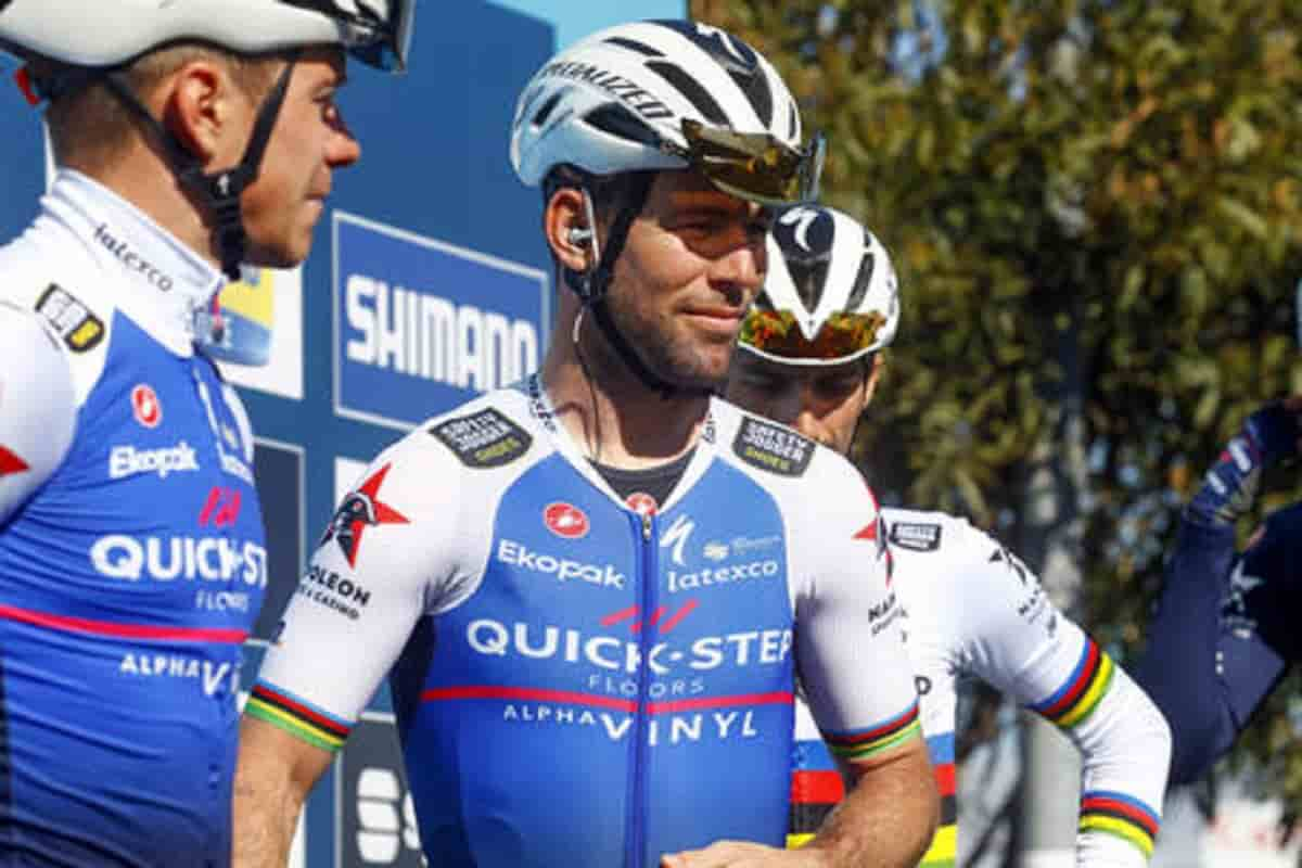 Milano-Torino: ''Nonno'' Cavendish brucia tutti con una volata d'altri tempi e vince a braccia alzate