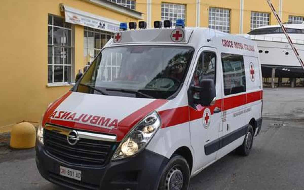 Palermo, armadio le cade addosso mentre fa colazione e legge i giornali: morta 93enne