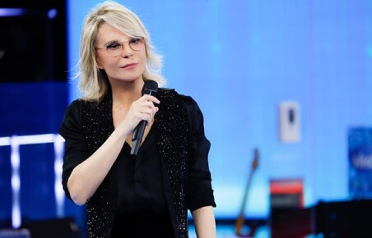 Amici 2022, al via il serale: gli allievi, le tre squadre, gli ospiti, la giuria e il regolamento