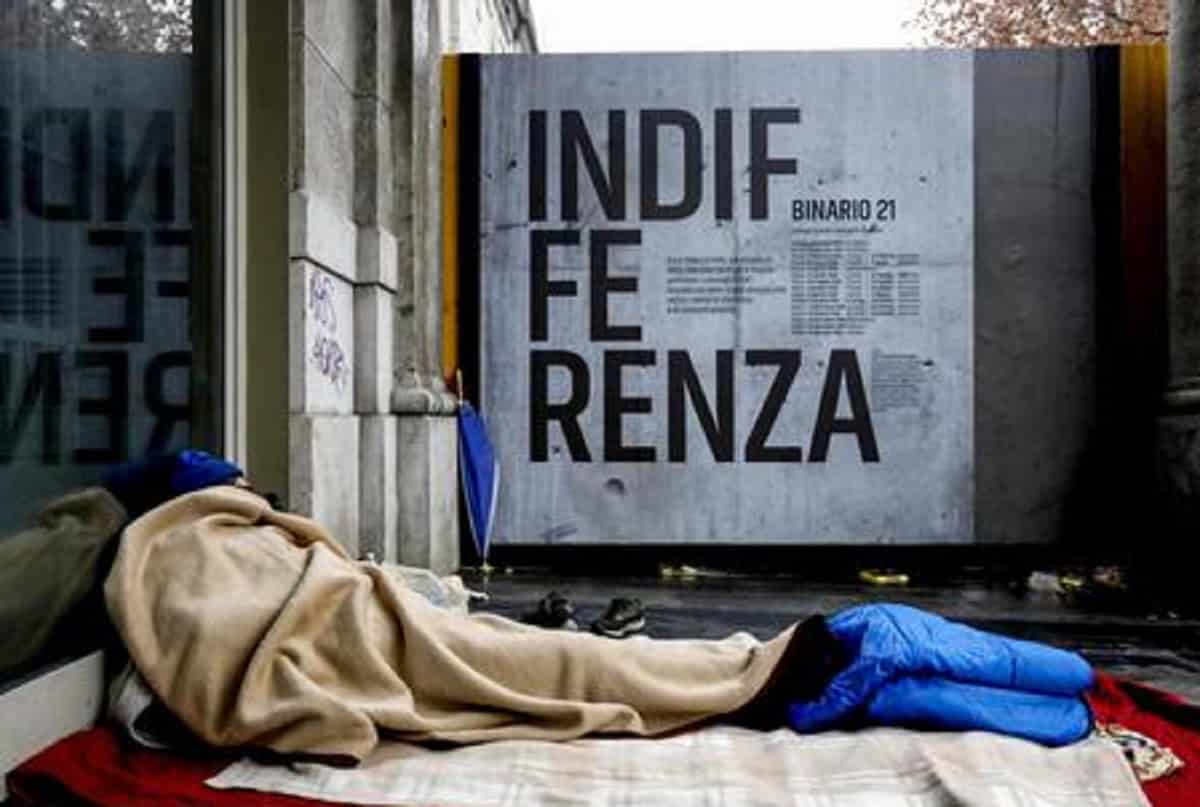 Roma, nella notte clochard muore per colpa del freddo al Divino Amore. E' il quarto soltanto negli ultimi giorni