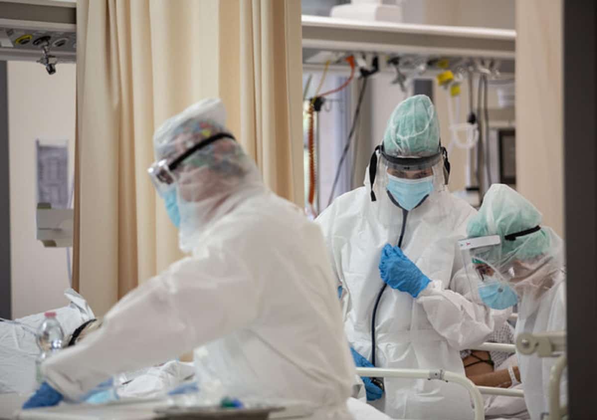 Coronavirus, Iss: pazienti scendono sotto quota 10mila. Calo in tutte le Regioni