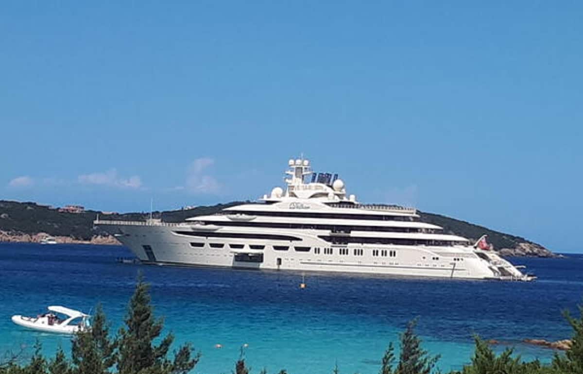 Usmanov e le sanzioni, sequestrato in Germania lo yacht Dilbar da 600 milioni