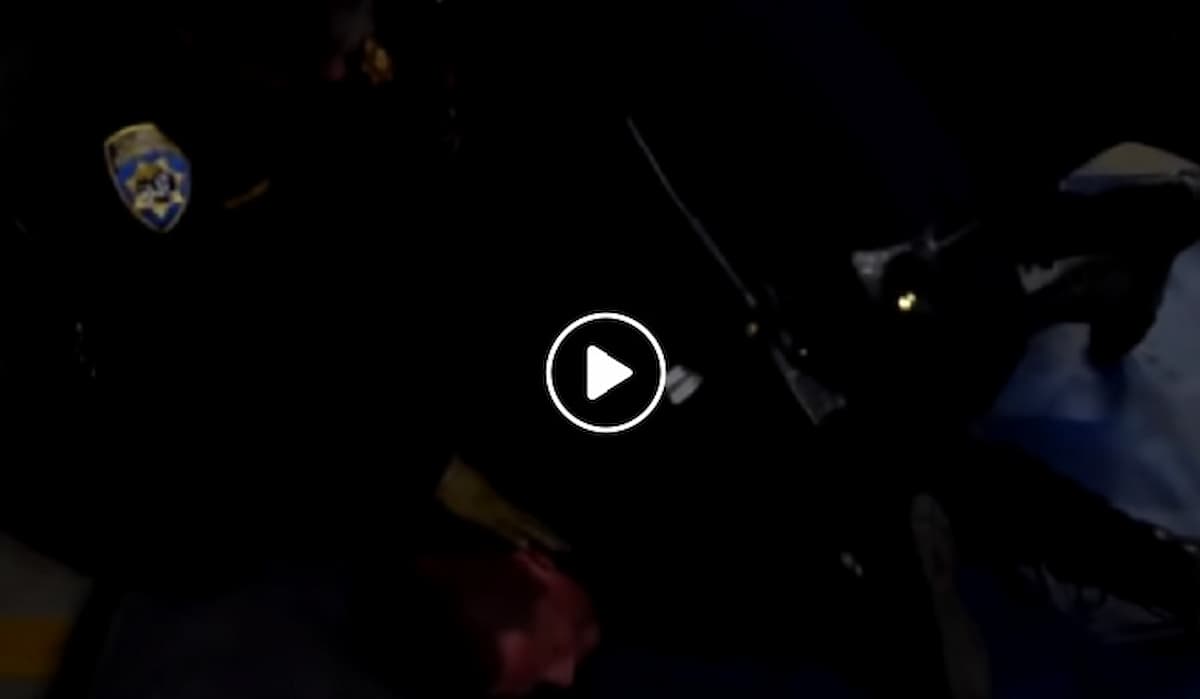 Edward Bronstein come George Floyd, ginocchio alla gola per 18 minuti: stavolta è un bianco che muore soffocato VIDEO