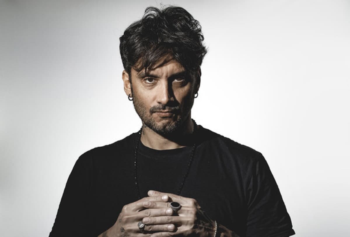 Fabrizio Moro chi è: dove e quando è nato, età, compagna, figli, vita privata, Instagram, Sanremo, biografia e carriera
