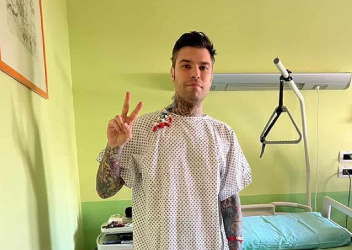 Fedez ha un tumore al pancreas: l'annuncio su Instagram e le prime foto dopo l'intervento