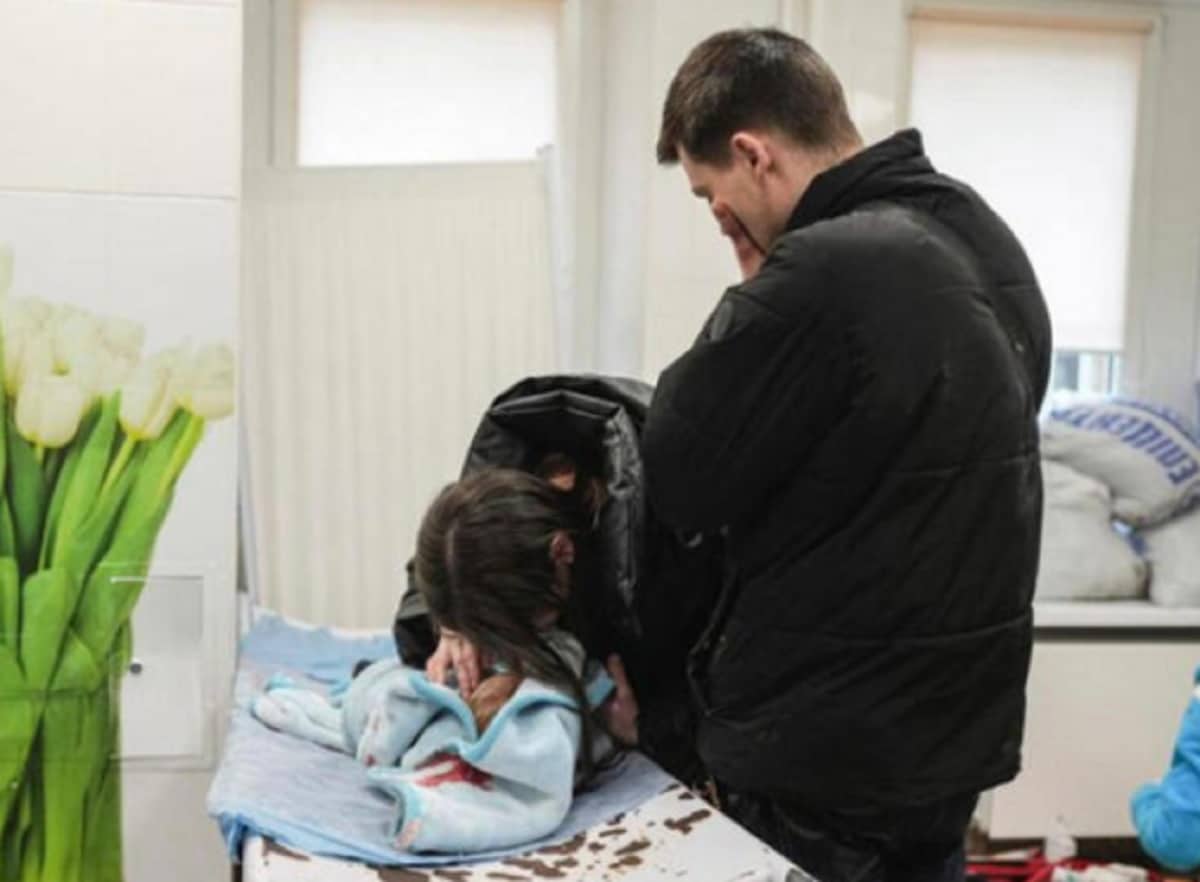 Kirill, il bimbo di 18 mesi ucciso dalle bombe russe a Mariupol: la FOTO parla da sola