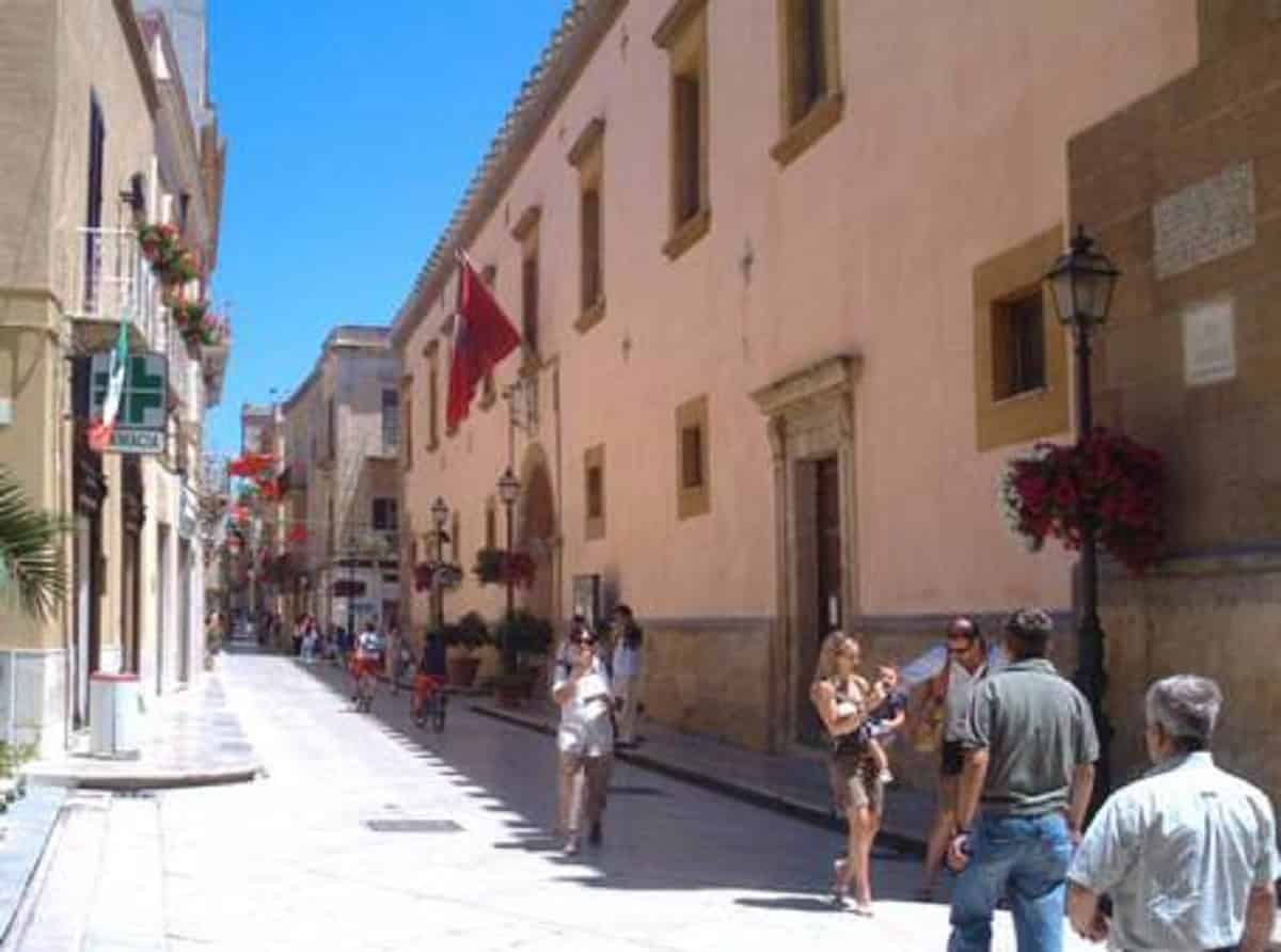 Marsala, 22 alunni figli di pregiudicati nella stessa classe-ghetto. Il sindaco: "Sarebbe molto grave"