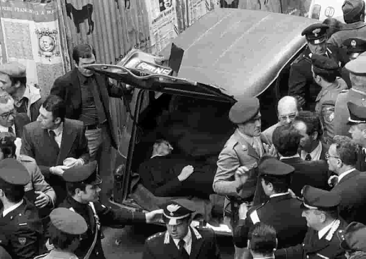 Anni di piombo, 40 anni dopo la strage di via Fani, il rapimento di Moro. C'è chi vuole festeggiarne "i fasti"