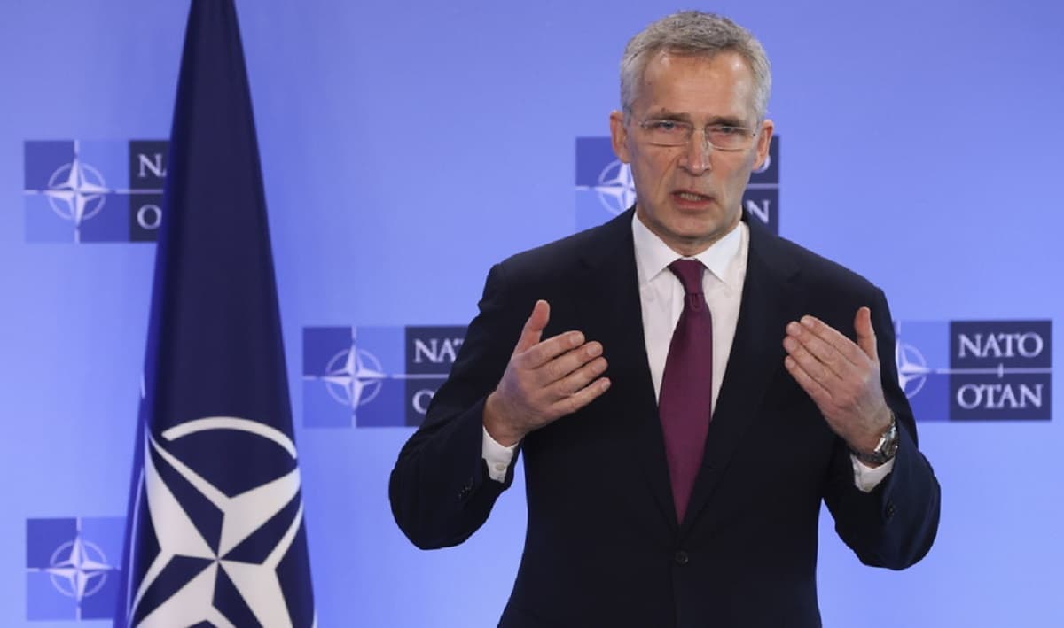 Ucraina, Stoltenberg (Nato): "Conflitto fuori controllo se si diffonde oltre l'Ucraina. 130 jet in allerta alta"