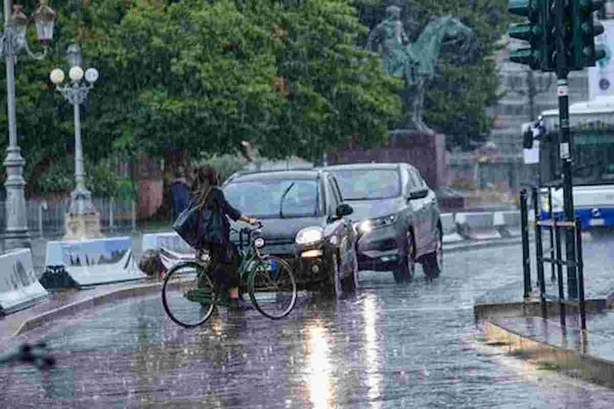 Previsioni meteo, nel weekend torna l'inverno: perturbazione artica riporta freddo, pioggia e neve