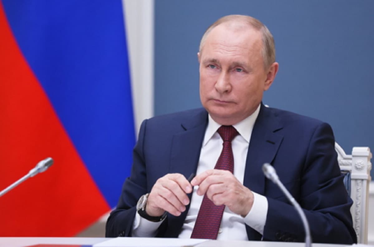 Russia, l'attivista in esilio Osechkin: "Ogni settimana che passa aumenta la possibilità di un golpe dei servizi segreti contro Putin"