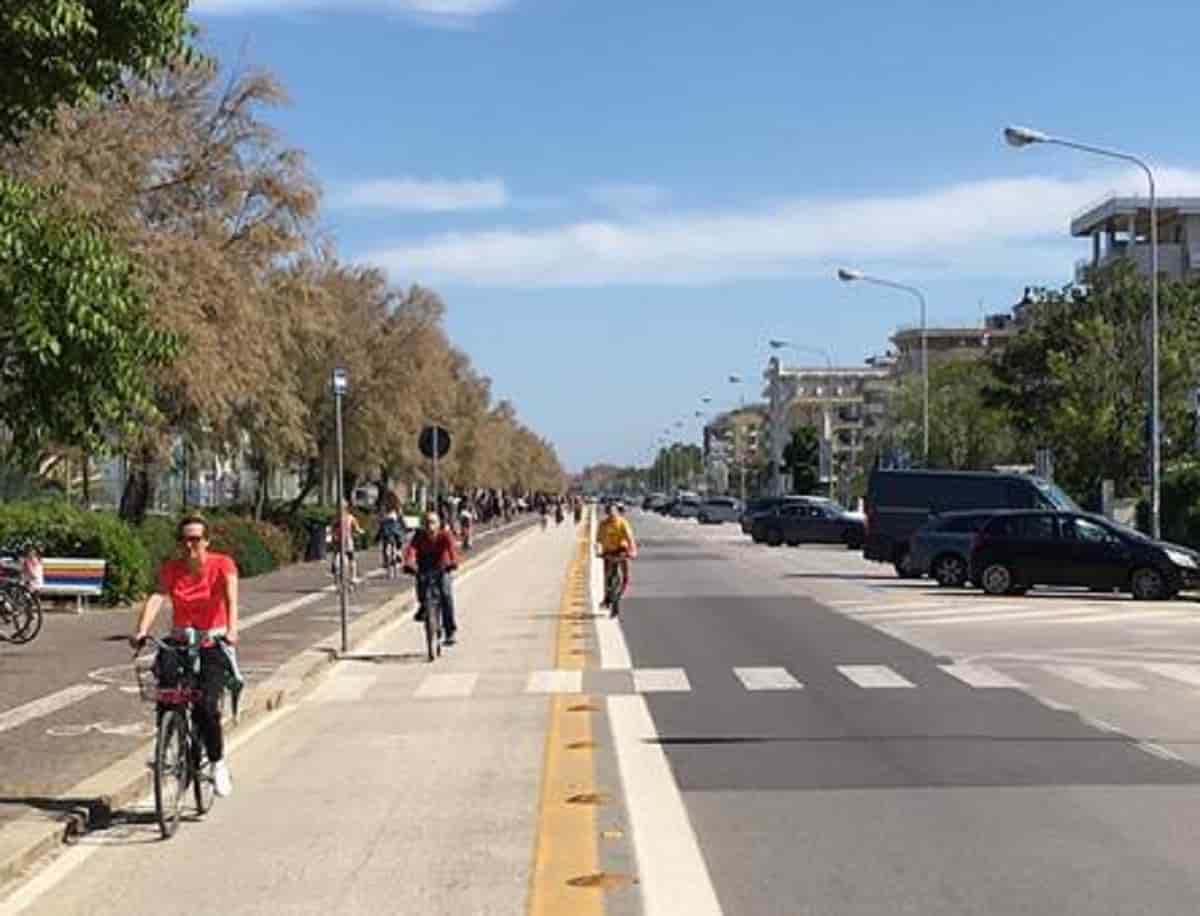 Rimini, la mail del dirigente comunale: "Vi invito al sabato balilla". Le polemiche: "Offensivo"