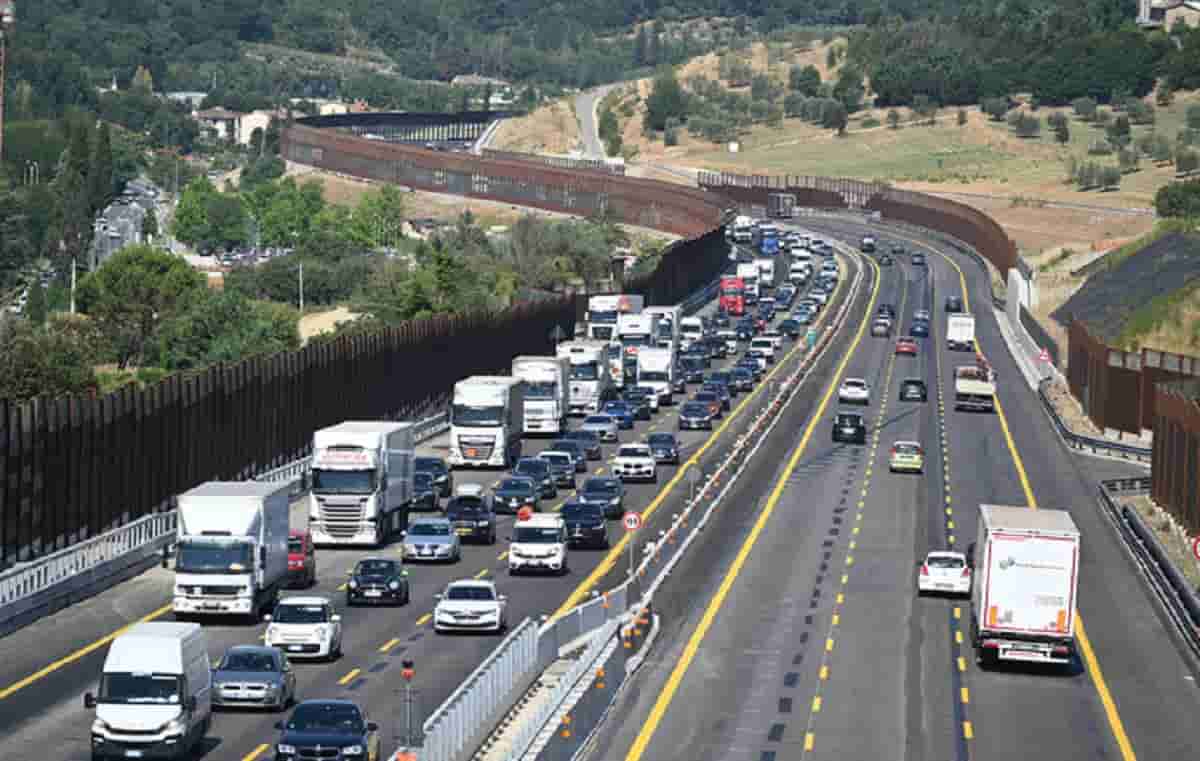 A4, tamponamento tra tre mezzi: autista ferito. Code di 12 chilometri fino a Sommacampagna