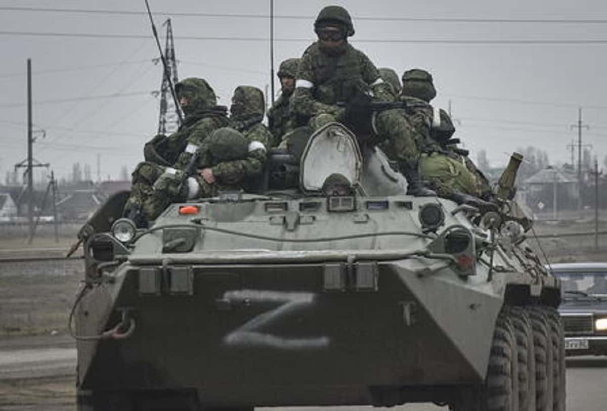 Ucraina, soldati russi confiscano e distruggono i libri di storia e letteratura