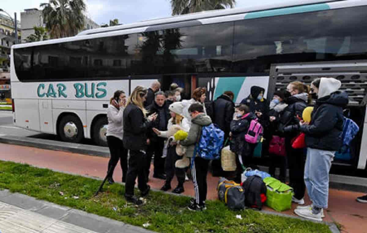Roma, già accolti 200 profughi dall'Ucraina. Un 15enne: "Ma ora me lo fate incontrare Totti?"