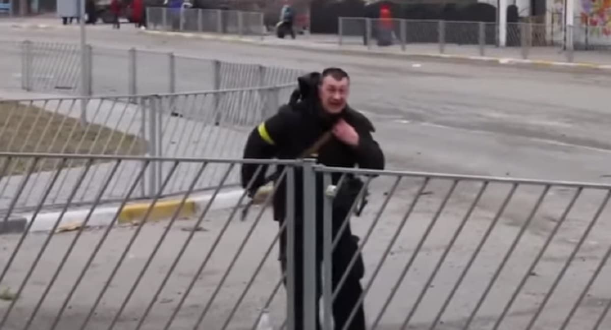 Ucraina, il momento dell'esplosione che ha ucciso madre e figli a Irpin VIDEO