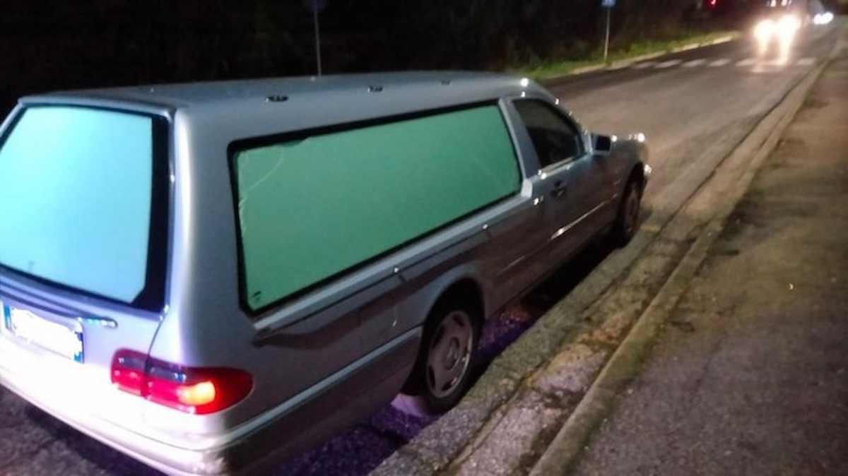 carro funebre, foto ansa