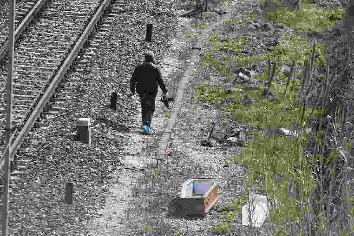 Cassano d'Adda (Milano), 15enne muore travolto da un treno: è stato risucchiato dallo spostamento d'aria