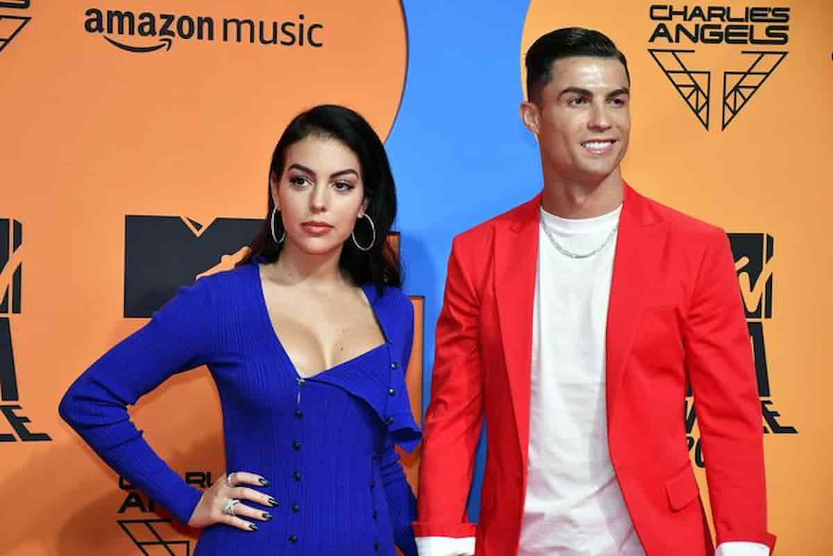 Cristiano Ronaldo e Georgina di nuovo felici sui social con la loro bimba: "Grazie a tutti per le belle parole e i gesti"
