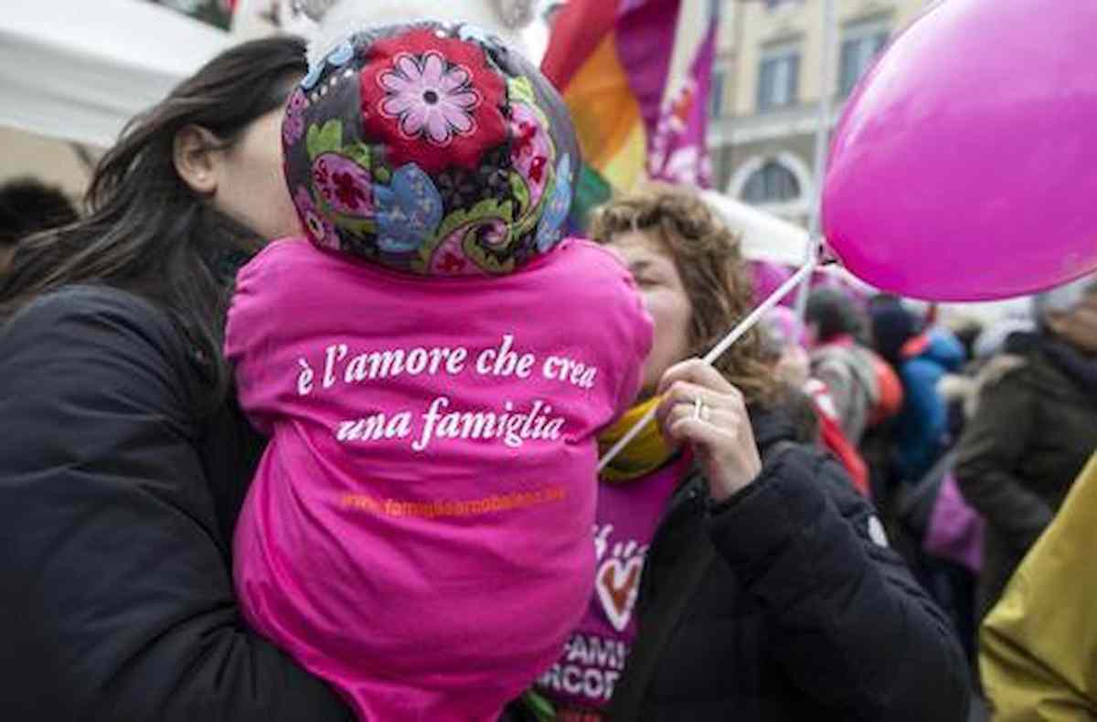 Roma, figlio con 2 mamme, il sindaco Gualtieri non trascrive l'atto di nascita. Rete Lenford: "Era atto dovuto"