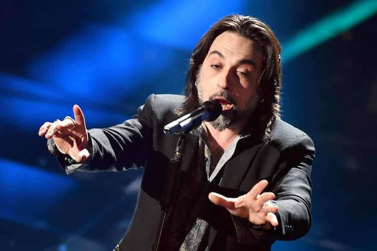 Francesco Sarcina, chi è, dove e quando è nato, età, Le Vibrazioni, Sanremo, Clizia Incorvaia, la compagna modella, i tre figli, la vita privata