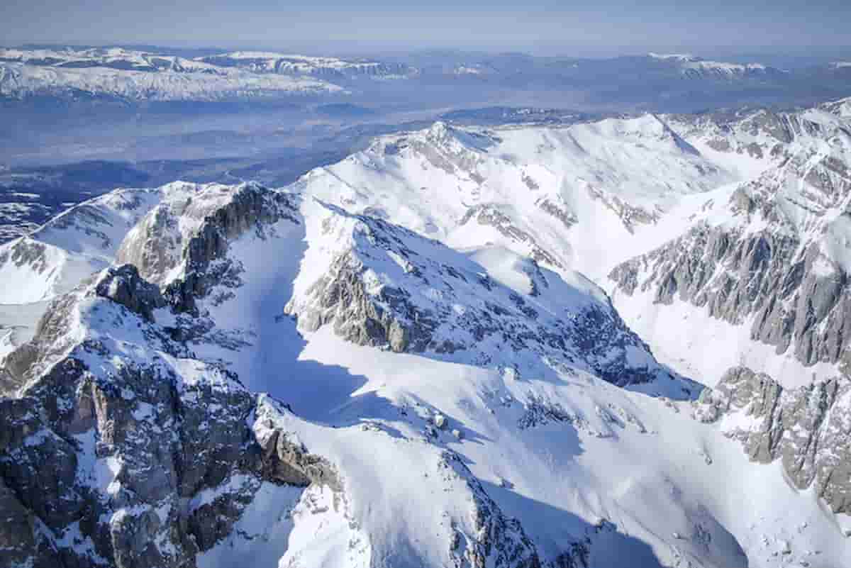 Ghiacciaio del Calderone, ne restano 25 metri. Allarme del Cnr: "Ogni anno perde 1 metro di spessore"
