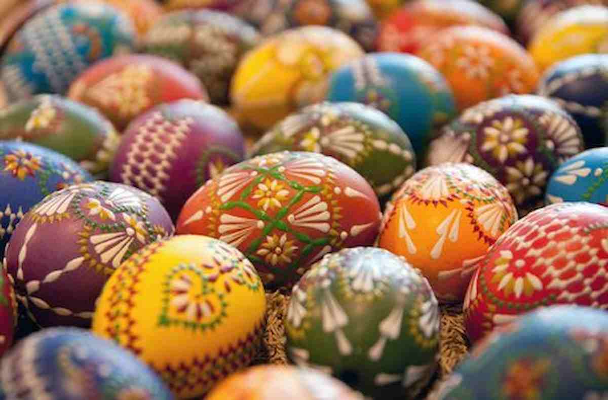 Pasqua 2022, frasi di auguri e immagini per Pasqua e Pasquetta da inviare su WhatsApp