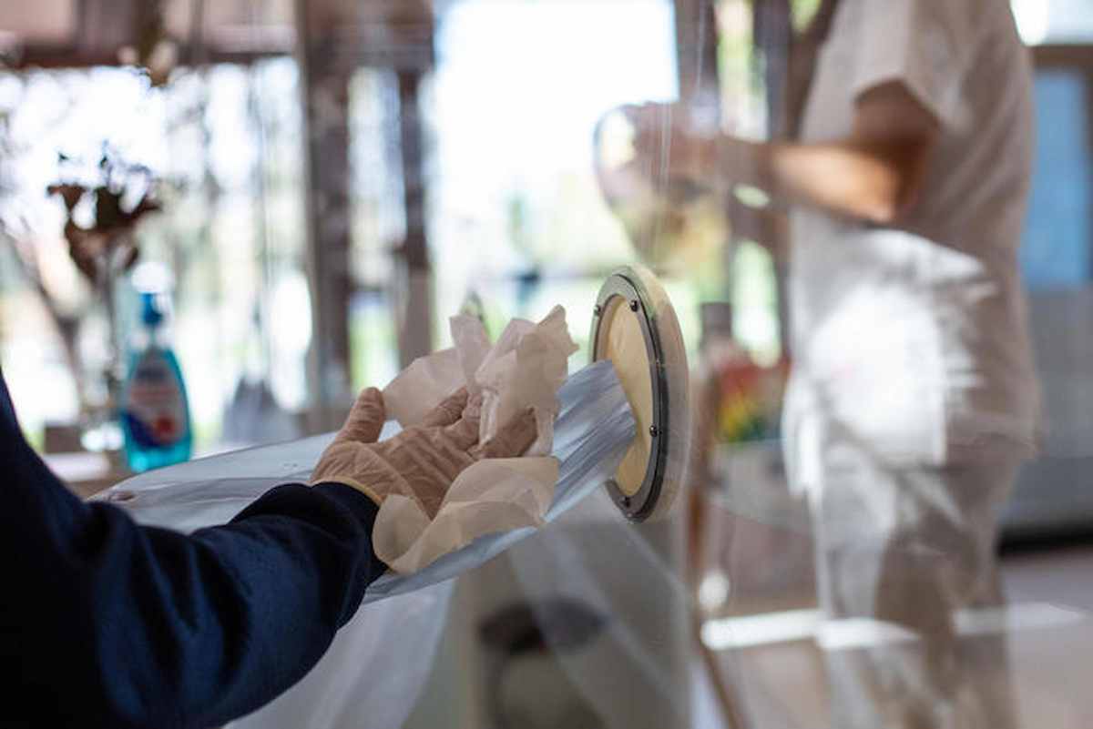 Positivo al Covid per 505 giorni: il record di un paziente britannico, forse le varianti sono nate così