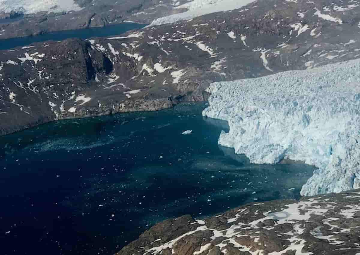 Riscaldamento globale, allarme per lo scioglimento dei ghiacciai: aumenta il rischio di frane e alluvioni