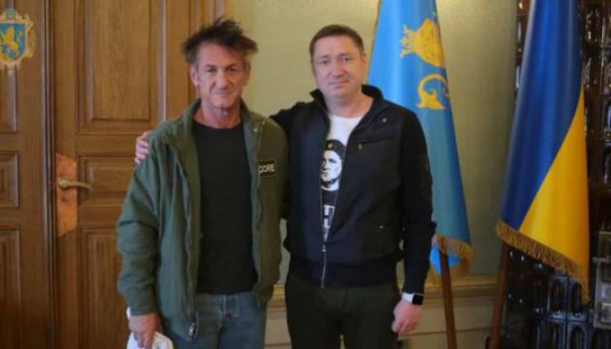Ucraina, Sean Penn: "Basterebbe un miliardario per porre fine alla guerra con armi e addestramento a Kiev"