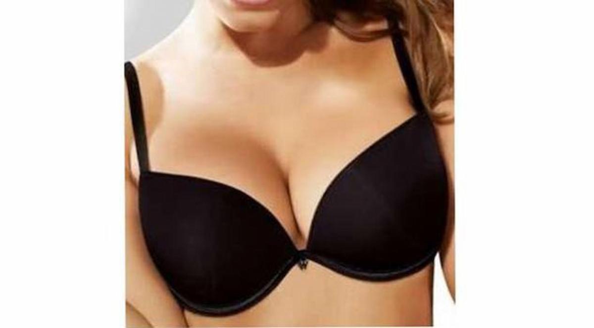 ritocco al seno foto ansa