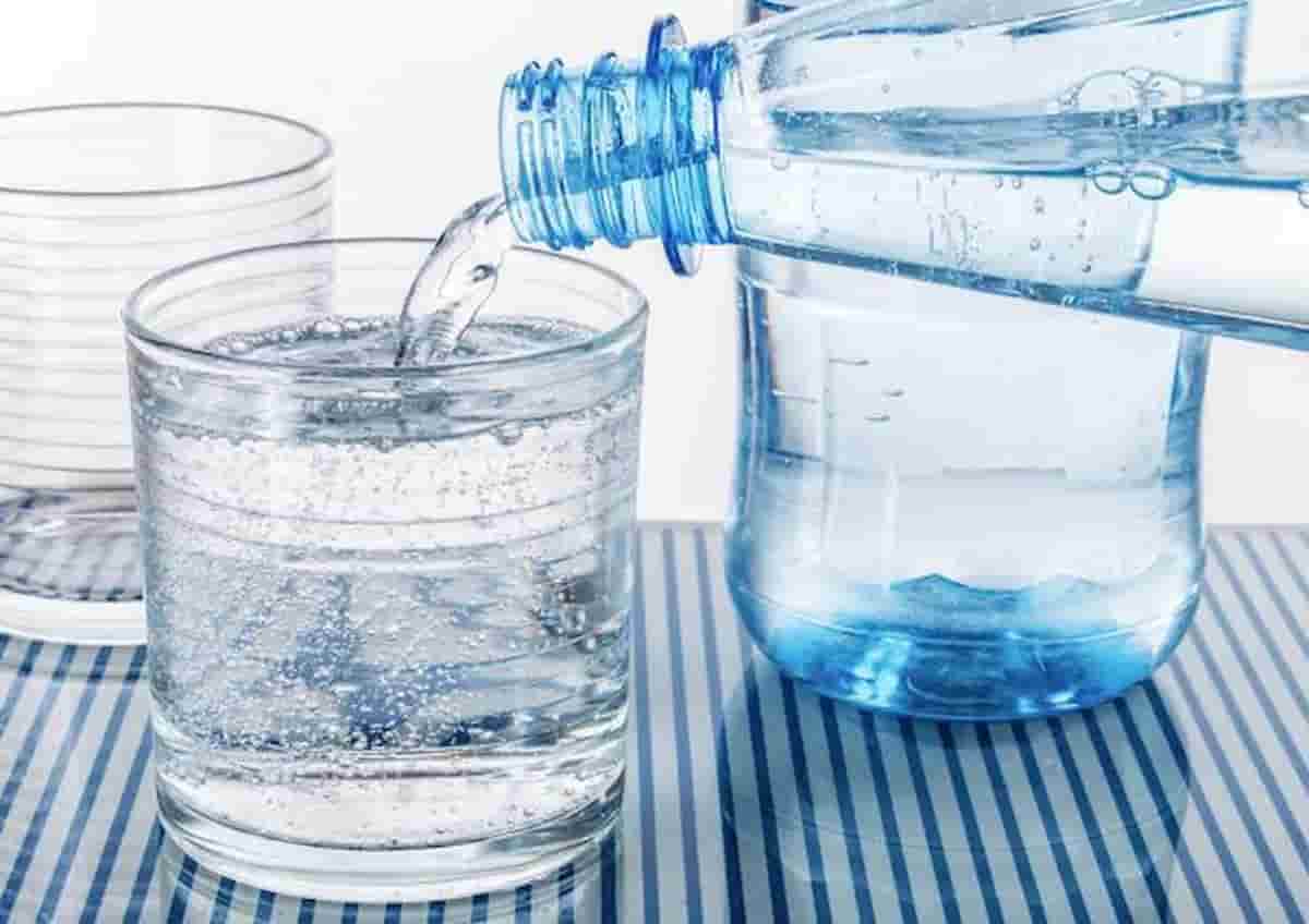 Acqua minerale ritirata