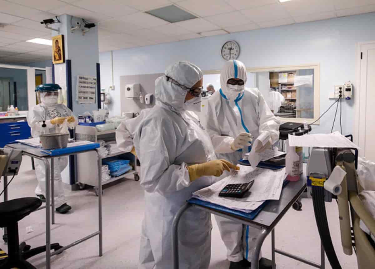 Ancona, bimba di 4 anni positiva al Covid muore per grave insufficienza respiratoria. Dall'ospedale: “Aveva gravi patologie”