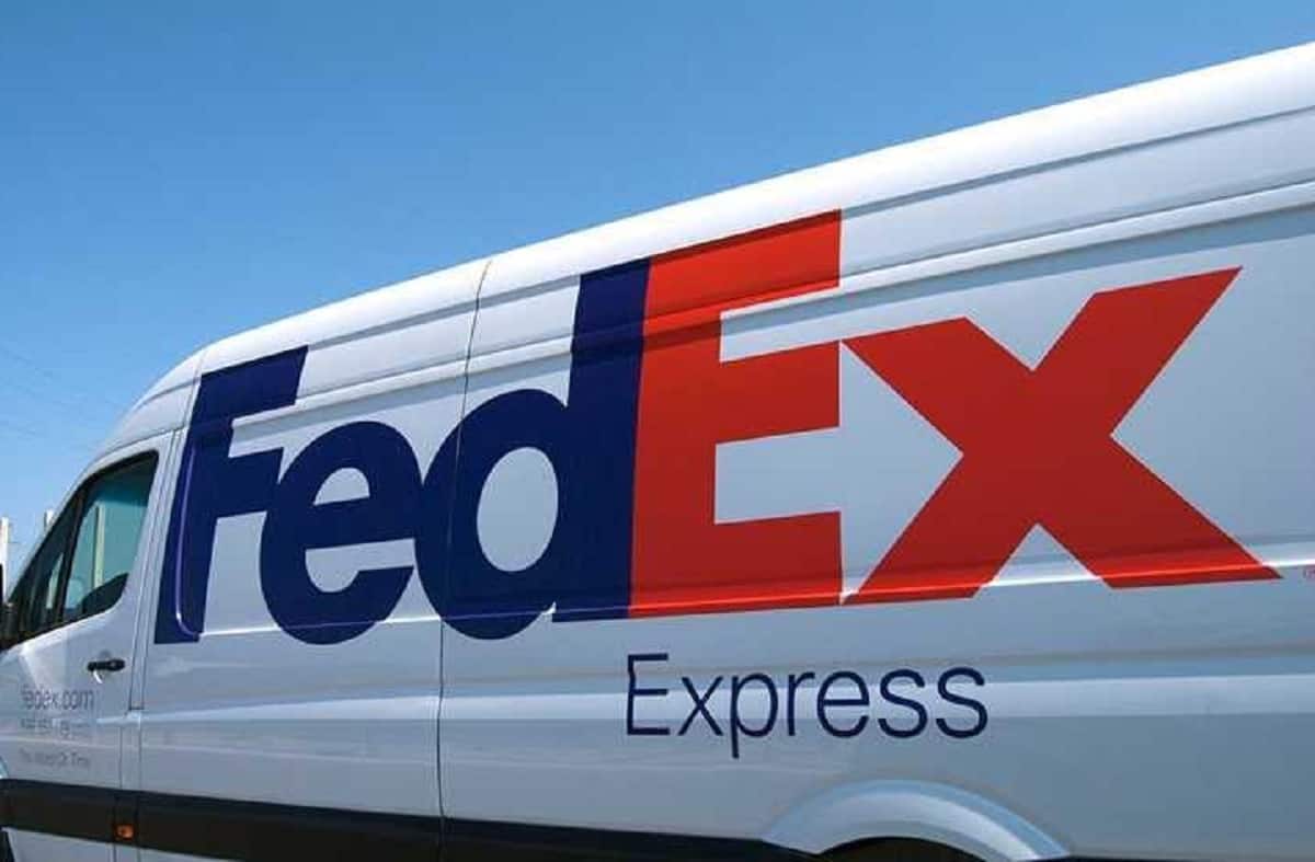 FedEx Express assume 500 persone: figure ricercate, requisiti e come fare domanda