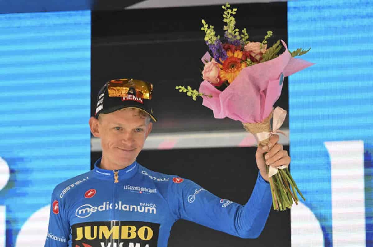 Giro d’Italia, l’olandese Bouwman vince tutto: primo al traguardo friulano di Castelmonte e primo su tutti i valichi. Carapaz sempre in maglia rosa