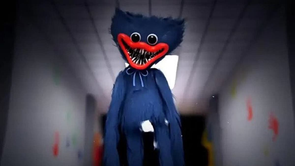 Huggy Wuggy, l'allarme per il pupazzo horror: "Pericoloso per i bambini sotto i 13 anni"