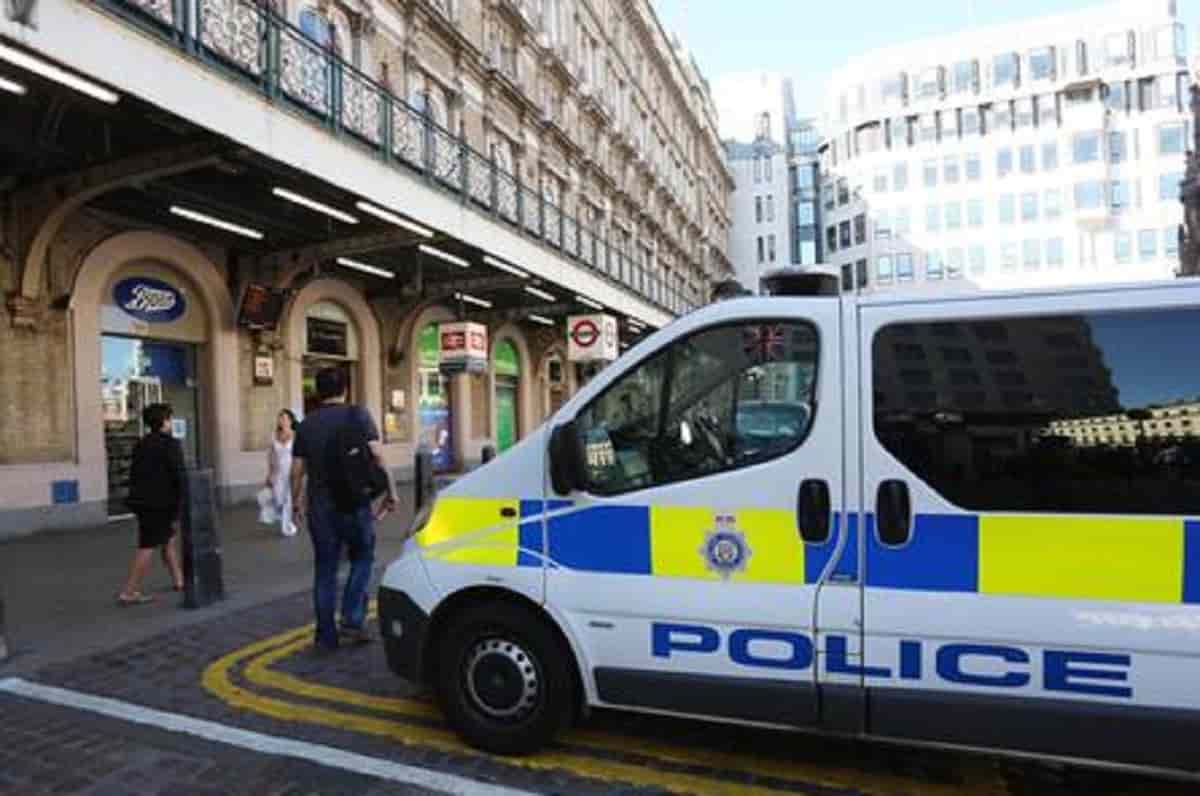 Trooping the Colour, una parte della tribuna crolla durante le prove: almeno due feriti