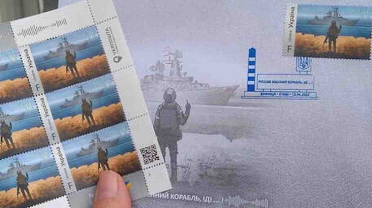Ucraina, francobollo con insulto a Mosca in vendita all'asta: il ricavato verrà devoluto in beneficenza