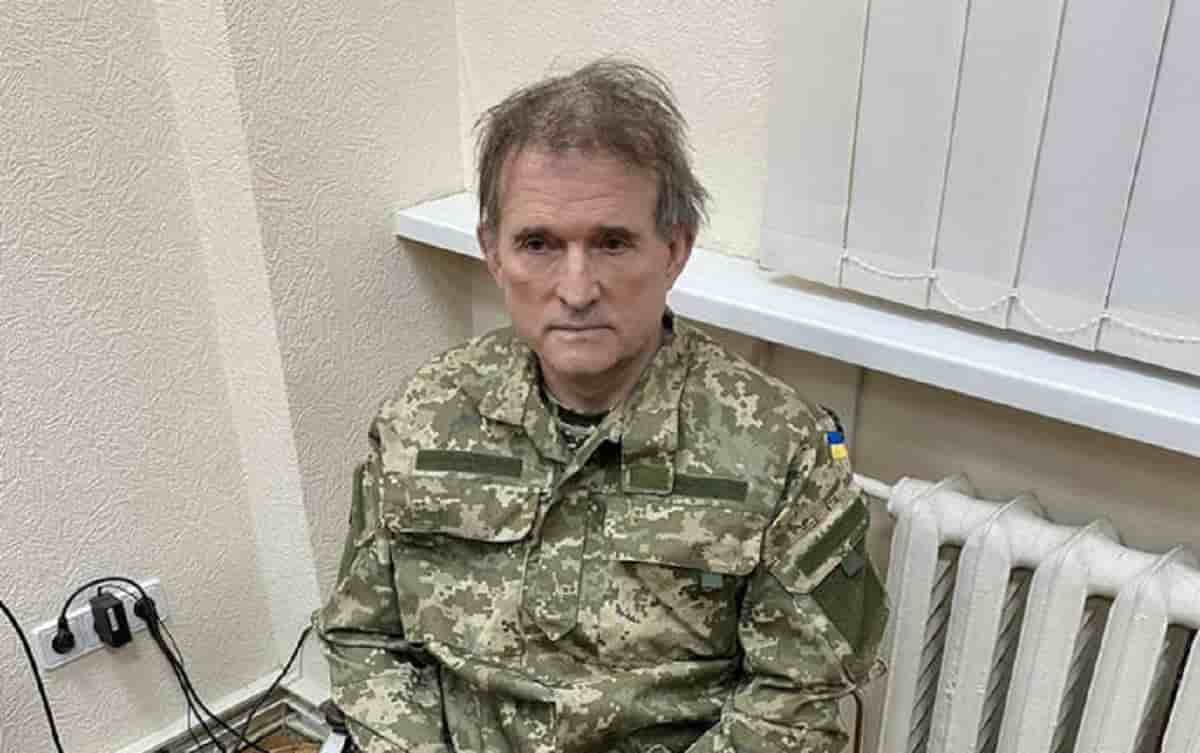 Ucraina, da Mosca: valutiamo scambio di prigionieri tra combattenti Azov e l'oligarca filorusso Viktor Medvedchuk